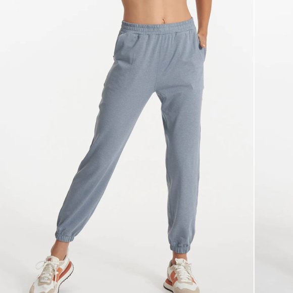 Vuori Pants - NWT Vuori Boyfriend DreamKnit™ Joggers MEDIUM in flint heather